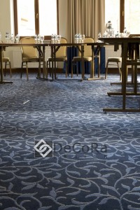 moquette-hotel-contemporaine-rideaux-salle-restaurant-elegante  