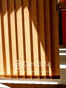 PxxJ001-bureau-norme-rideaux-hotel-persienne-verticale-marron-professionnel      
